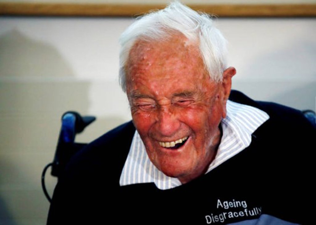 O cientista David Goodall, de 104 anos, viajou até à Suíça para morrer nesta quinta-feira (10), uma vez que em seu país, Austrália, a morte assistida é ilegal, informa o Diário de Notícias, de Lisboa; "Não quero continuar a viver", disse ele na coletiva à imprensa, na Basiléia