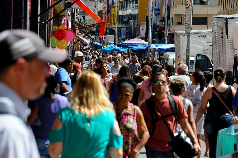 reg. 044 Centro de São Paulo multidão. Vista da Ladeira Porto Geral, em São Paulo. 23/02/2016 Foto: Marcos Santos/USP Imagens