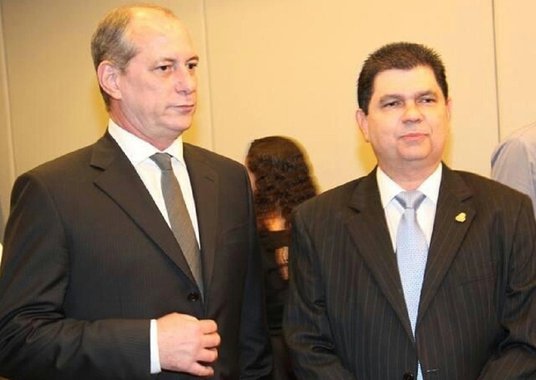 O economista Mauro Benevides, responsável pelo programa econômico do pré-candidato à presidência da república pelo PDT Ciro Gomes, diz ser a favor de um "rigor fiscal"; para aumentar receitas, ele defendeu tributar lucros e dividendos, aumentar alíquota sobe herança e recriar a CPMF que, na visão dele, viria na forma de imposto temporário para reduzir a dívida pública