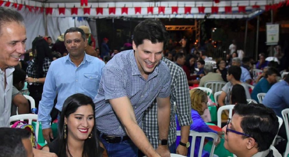 Pré-candidato a governador, o deputado Daniel Vilela (MDB) prossegue cumprindo agenda intensa de reuniões no interior do estado; ele esteve nesta-sexta-feira, 15, no município de Jandaia, onde anunciou destinação de emenda parlamentar de mais de R$ 1,5 milhão para saúde, Educação e a reforma da orla, para também levar lazer à população