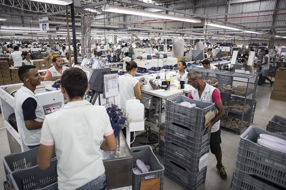 Ceará apresentou alta na produção industrial em março, crescendo 2,4% em relação ao mesmo período do ano passado. O estado foi um dos sete estados do País – entre os 15 pesquisados – a registrar variação positiva no período. No País, a média foi de 1,3%. Os principais setores responsáveis pelo crescimento foram de bebidas, derivados do petróleo e biocombustíveis