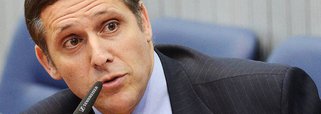 O desembargador Márcio Bártoli afirma ver "inúmeros indícios" de "participação" do ex-presidente da Assembleia Legislativa de São Paulo Fernando Capaz, do PSDB (foto) em suposta corrupção passiva e lavagem de dinheiro pela qual foi denunciado no âmbito da Máfia da Merenda; de acordo com a denúncia, a propina a Capez, as comissões repassadas a lobistas da máfia e ao representante comercial da COAF "alcançaram ao menos o patamar de 10% do valor dos contratos administrativos – R$ 11.399.285,00 – celebrados entre a Secretaria de Educação do Estado de São Paulo e a Cooperativa"