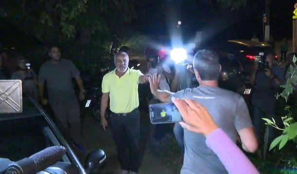 A juíza Débora Faitarone, da 1ª Vara do Júri da Justiça Estadual de São Paulo, determinou nesta sexta-feira, 11, a prisão preventiva do ex-vereador de Diadema Manoel Eduardo Marinho, conhecido como Maninho (PT), e o seu filho Leandro Eduardo Marinho, acusados de agredir um homem em frente ao Instituto Lula, no dia 5 de abril