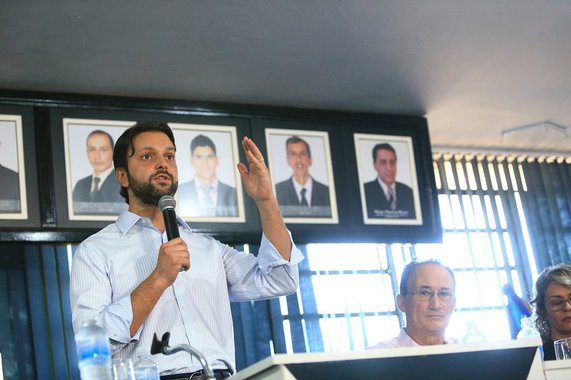 O ministro das Cidades, Alexandre Baldy, esteve na cidade de Abadiânia nesta quinta-feira para anunciar o investimento de R$ 7 milhões para a implantação do Sistema de Abastecimento de Água no município; os recursos são provenientes da Fundação Nacional de Saúde (Funasa) e a articulação de Baldy foi fundamental para que o investimento chegasse até a cidade; em seu discurso, o ministro lembrou que sua preocupação não é apenas com as demandas competentes ao Ministério das Cidades, e sim com todas as demais áreas que o estado necessita
