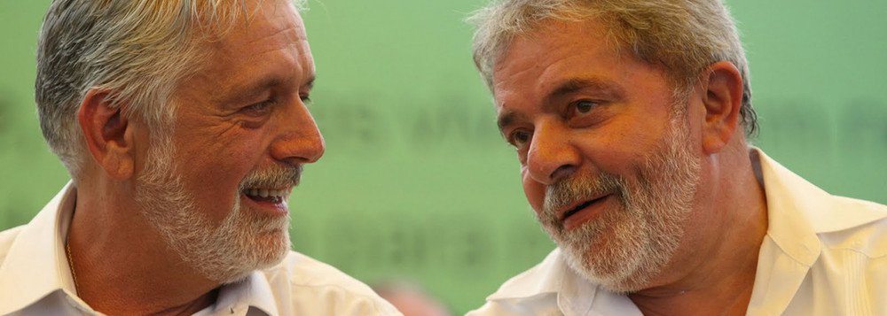 O ex-governador da Bahia Jaques Wagner prestou solidariedade ao ex-presidente Lula; "Os adversários já fizeram gol irregular e até recorreram ao tapetão para tirar o craque do nosso time de campo. Só esqueceram de combinar com a torcida. Na arquibancada, o povo espera ansioso pelo momento em que poderá participar desse jogo para fazer o Brasil feliz de novo"