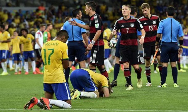 O colunista Gustavo Conde questiona a situação inusitada que a seleção brasileira de futebol vai enfrentar nessa Copa do Mundo; ele diz que, pela primeira vez na história, a seleção entrará em campo sem a pressão do torcedor; Conde indaga se essa ausência de pressão será positiva ou negativa para um campeonato mundial que é muito calcado na capacidade emocional dos jogadores