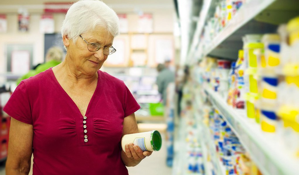 Índice de Preços ao Consumidor da Terceira Idade (IPC-3i), que mede a variação da cesta de consumo de famílias compostas por pessoas com mais de 60 anos de idade, registrou inflação de 0,89% no primeiro trimestre do ano; IPC-3i acumula inflação de 3,30% em 12 meses, segundo dados da Fundação Getulio Vargas (FGV)