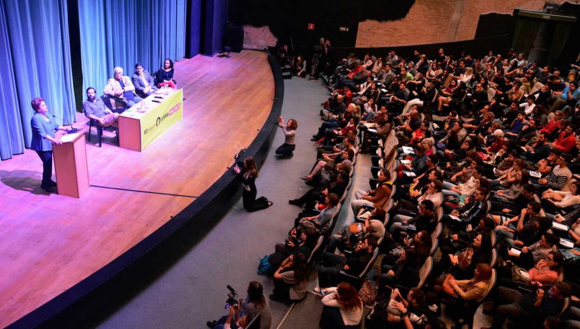 IV Edição do Salão do Livro Político, que começou no último dia 18 e termina nesta quinta-feira (21), reúmeu multidão interessada em debater o atual cenário político e econômico brasileiro; dentre os temas centrais estão a crise atual, eleições, cenário econômico, censura e ciências, fake news e os 30 anos da Constituição de 1988 versus o atual protagonismo do Poder Judiciário