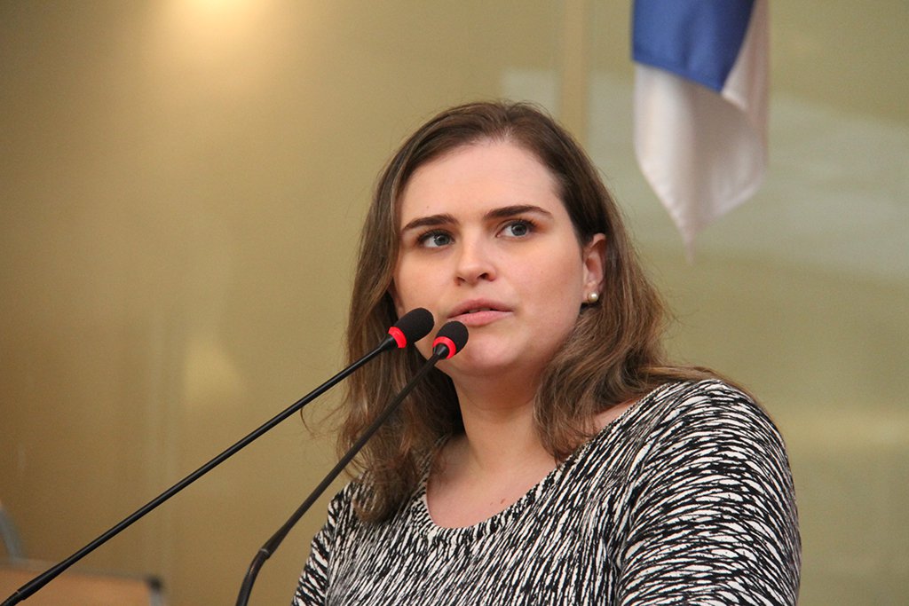 Potencial candidata do PT ao governo de Pernambuco, a vereadora do Recife Marília Arraes, prima do ex-governador Eduardo Campos, acredita na vitória contra o PSB caso chegue ao segundo turno; "O  interesse deles é surfar na popularidade de Lula, se aproveitar da influência dele e retirar nossa candidatura que é competitiva"