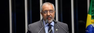 Senador Paulo Paim (PT-RS) defendeu a aprovação de um novo conjunto de leis que organize o mundo do trabalho, após a dita "reforma" trabalhista patrocinada pelo atual governo ter acarretado aumento do desemprego e do trabalho precário; "Em qualquer país capitalista do mundo, o movimento sindical é que faz a negociação, a conciliação, que busca o entendimento"
