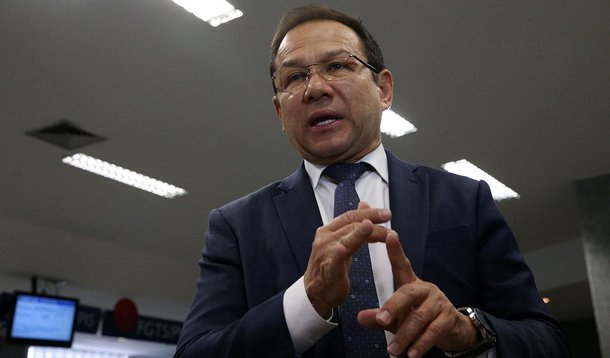 Brasília - O vice-presidente de Habitação da Caixa, Nelson Antônio de Souza, fala sobre a liberação do pagamento das cotas do PIS para pessoas com idade superior a 70 anos (José Cruz/Agência Brasil)