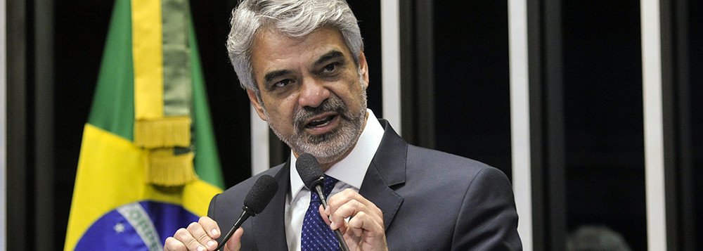 A pesquisa divulgada em Pernambuco, que mostra Lula com 59% das intenções de voto dos eleitores do Estado, contra míseros 11% do segundo colocado, Jair Bolsonaro (PSL-RJ); o líder da Oposição no Senado, Humberto Costa (PT-PE), acrescentou que Michel Temer “não é defendido nem pelos seus aliados, que fogem dele, agora, como o diabo foge da cruz”