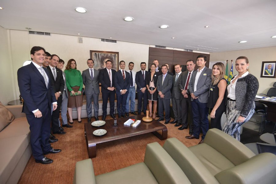 O presidente da Assembleia Legislativa, deputado José Vitti (PSDB), recebeu na tarde desta quarta-feira, 02, um grupo de advogados goianos liderado pelo pré-candidato à presidência da Ordem dos Advogados do Brasil – Seção Goiás (OAB-GO), o advogado criminalista Pedro Paulo de Medeiros; alguns deputados estaduais também participaram e discutiram assuntos relativos à categoria, como um projeto de Lei que trata do piso salarial dos advogados privados