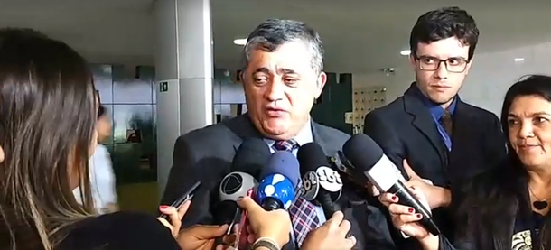 O deputado federal José Guimarães (PT-CE), líder da minoria na Câmara Federal, destaca a correção da decisão da segunda turma do Supremo Tribunal Federal de retirar do foro de Curitiba o processo contra o presidente Lula, que envolve supostas denúncias de reformas em um sítio de Atibaia que não pertence sequer, ao ex-presidente. E destacou que o supremo precisa, urgentemente, restaurar a ordem democrática e como corte suprema, tomar decisões à luz da Constituição