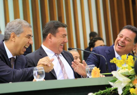 O presidente da Assembleia Legislativa, José Vitti (PSDB), usou seu perfil nas redes sociais para desejar sucesso ao novo governador de Goiás, José Eliton (PSDB); com o post, Vitti afastou qualquer resistência política que poderia haver entre ele e Eliton; "Meus desejo é de que o amigo Zé Eliton tenha muito sucesso e continue o trabalho próspero e sério que desenvolvia na vice-governadoria", escreveu Vitti, completando que sabe do comprometimento e da vontade de trabalhar do novo governador
