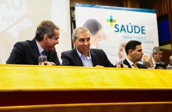 “Tenho certeza de que, em breve, seremos o estado que oferta a melhor saúde pública do país”, afirmou o governador José Eliton, na manhã desta segunda-feira (23), na implantação do programa 3º Turno da Saúde; cerimônia foi realizada no Centro Estadual de Reabilitação e Readaptação Dr. Henrique Santillo (Crer); “Os atendimentos começam a ser realizados no Crer e no HGG. A partir do dia 30 de abril, as demais unidades de saúde da rede sob gestão estadual iniciam os atendimentos em terceiro turno”, disse Eliton