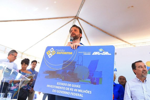 Goiás foi o Estado que mais recebeu recursos do programa Cartão Reforma, do governo federal, no período em que Alexandre Baldy está no Ministério das Cidades, ou seja: seis meses; de acordo com dados oficiais, 47 municípios goianos foram contemplados pelo programa. O investimento em Goiás foi de R$ 40,9 milhões; o Cartão Reforma foi criado já na gestão do presidente Michel Temer pelo ex-ministro das Cidades Bruno Araújo; Bruno inspirou-se no programa Cheque Mais Moradia, concebido em Goiás pelo ex-governador Marconi Perillo (PSDB)