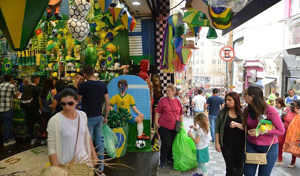 Vendas de artigos para Copa do Mundo 2018 na 25 de Março, região central de São Paulo.Foto Rovena Rosa/Agência Brasil