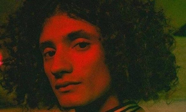 O irmão do estudante Matheus Passareli, de 21 anos, desaparecido há uma semana, disse que o estudante de artes visuais da Uerj foi executado quando entrou em uma comunidade no bairro de Piedade, Zona Norte do Rio; Gabriel Passareli recebeu informações da polícia de que o corpo teria sido queimado; o motivo do crime ainda está sendo investigado