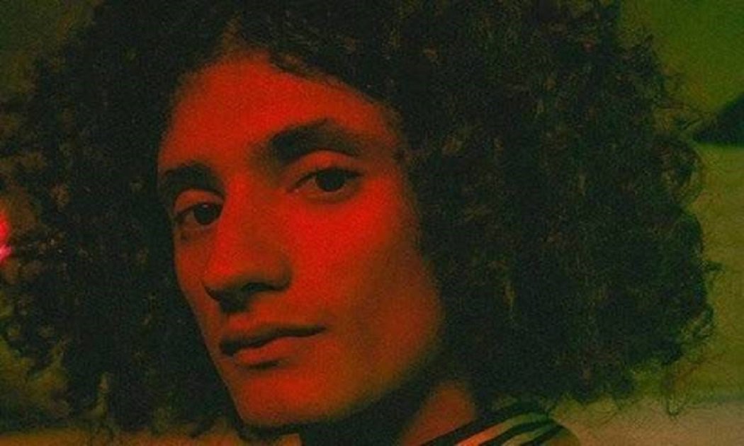 O irmão do estudante Matheus Passareli, de 21 anos, desaparecido há uma semana, disse que o estudante de artes visuais da Uerj foi executado quando entrou em uma comunidade no bairro de Piedade, Zona Norte do Rio; Gabriel Passareli recebeu informações da polícia de que o corpo teria sido queimado; o motivo do crime ainda está sendo investigado