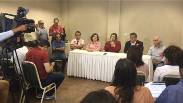 O deputado federal Silvio Costa (Avante) fechou aliança com a vereadora e pré-candidata ao Governo de Pernambuco Marília Arraes (PT) e será pré-candidato ao Senado na chapa encabeçada pela petista; aliança fortalece Marília, que vem sendo alvo de críticas por um suposto isolamento dentro do partido, uma vez que lideranças defendem que a legenda faça coligação com o PSB em torno da reeleição do governador Paulo Câmara (PSB)