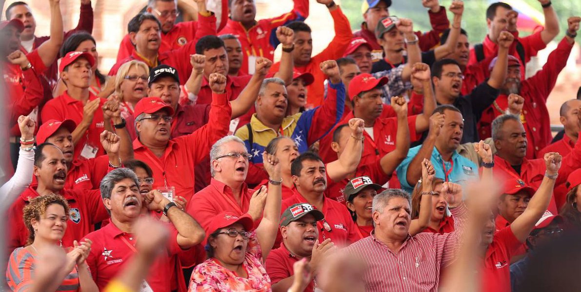 Fortalecido pela vitória eleitoral para presidente da República e conselhos legislativos estaduais e municipais de 20 de maio último, a legenda chavista PSUV - Partido Socialista Unido da Venezuela, aparece em primeiro lugar numa pesquisa sobre partidos políticos do país