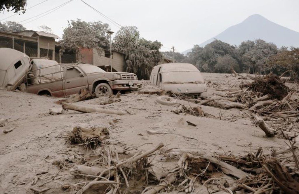 A Guatemala encerrou os esforços de busca na zona que sofreu a maior parte de mortos e feridos da erupção do vulcão Fuego, disse sua agência de desastres; ao menos 110 pessoas morreram e 197 ainda estão desaparecidas depois das violentas erupções que começaram há duas semanas