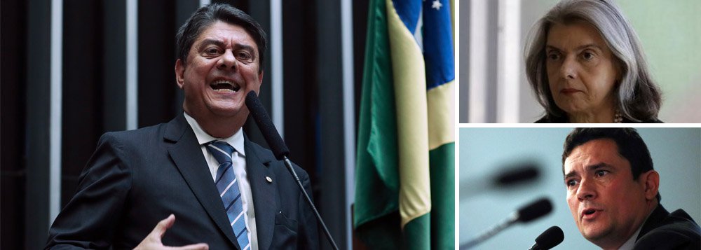Embora o pedido de punição de Moro, por ter grampeado a presidente Dilma, assinado por PT, PSB e PCdoB esteja na pauta de hoje do Conselho Nacional de Justiça, o deputado Wadih Damous, um dos autores da ação não acredita que será julgado hoje: "Entra e sai da pauta direto. Quando completar dois anos eu vou mandar um bolo para a Cármen Lúcia"
