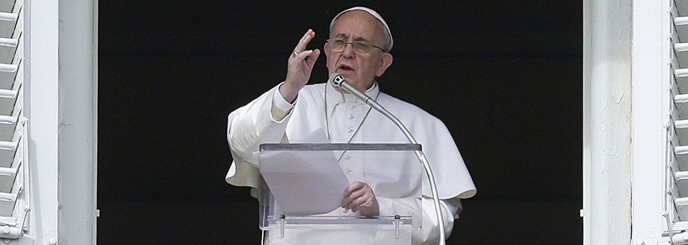 Itália e França tentaram resolver uma disputa sobre imigração, enquanto o papa Francisco pediu que políticos do mundo todo trabalhem em conjunto para ajudar os refugiados e respeitem sua dignidade; o papa Francisco, que fez da defesa dos refugiados uma plataforma de seu papado, repreendeu políticos por não respeitarem a dignidade dos imigrantes e exigiu uma “mudança de mentalidade”