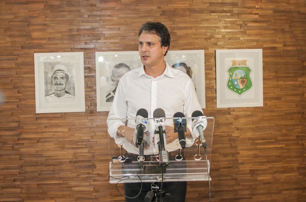 A Câmara Municipal de Fortaleza realiza nesta segunda-feira (18), às 19 horas, Sessão Solene para outorga da Medalha Boticário Ferreira e entrega do Título de Cidadão de Fortaleza ao Governador do Estado do Ceará, Camilo Santana. As homenagens foram propostas pelos vereadores Adail Júnior (PDT) e Cláudia Gomes (PTC)