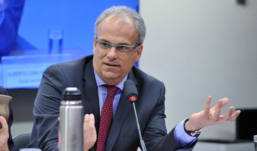 Alberto Carlos Almeida