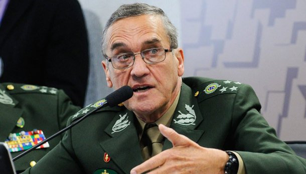 

Uma licitação aberta em maio pelo Exército Brasileiro, mais especificamente o Comando Militar do Leste, estima a utilização de R$ 6,5 milhões em recursos públicos para a compra de alimentos e bebidas; lista, um tanto quanto requintada, inclui duas toneladas de camarão, 109 potes de caviar e outros itens como salmão e centenas de garrafas de bebidas alcoólicas como cerveja, uísque, cachaça, tequila, vinhos

