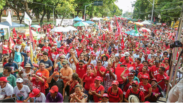 As frentes Brasil Popular e Povo Sem Medo realizam nesta terça-feira (17) uma manifestação pela liberdade do ex-presidente Lula e pelos dois anos de resistência ao golpe que tirou Dilma Rousseff da presidência. O “Ato Lula Livre” ocorre no acampamento montado na Praça Murilo Borges (da Justiça Federal), com concentração a partir das 15h