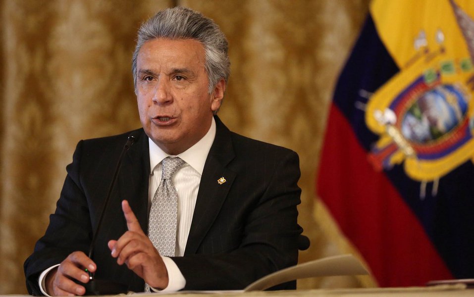 O presidente do Equador, Lenín Moreno, disse nesta sexta-feira que o país obteve informações que confirmam as mortes de dois jornalistas e de seu motorista, que foram sequestrados no mês passado por rebeldes colombianos; "Não recebemos prova de vida", disse Moreno em pronunciamento transmitido pela TV; "E lamentavelmente temos informação que confirma os assassinatos dos jornalistas"
