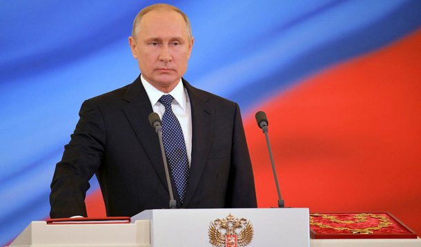 Vladimir Putin tomou posse hoje (7) para o seu quarto mandato como presidente da Rússia em uma cerimônia no Grande Palácio do Kremlin, em Moscou e que foi acompanhada por mais de 6.000 convidados, entre eles ministros do governo que está saindo, deputados e senadores, membros do corpo diplomático, autoridades civis, eclesiásticas e militares e outras personalidades, participaram da cerimônia