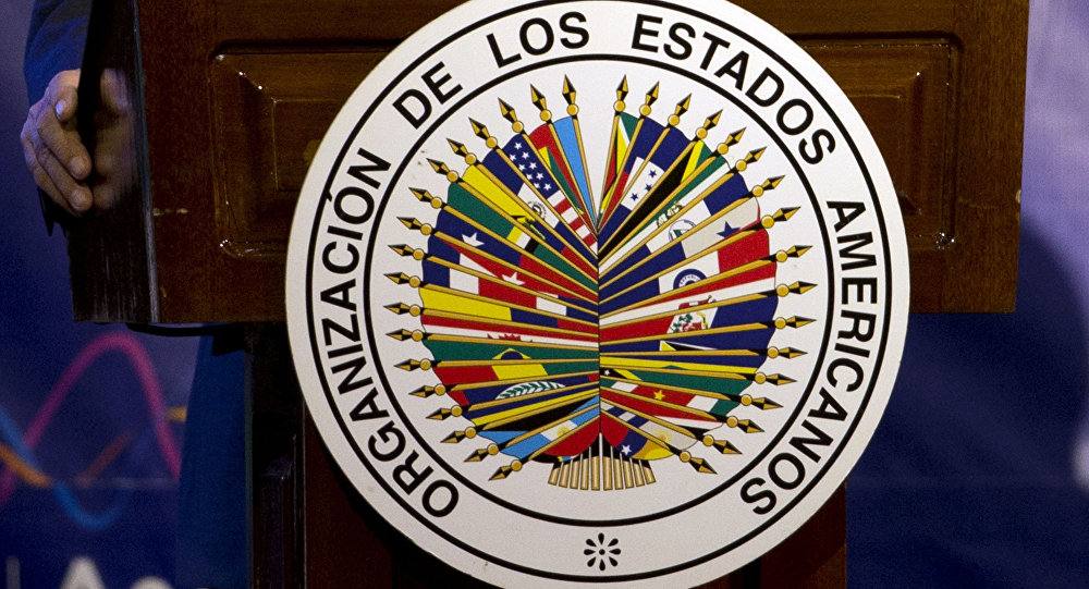 Sanções econômicas, tentativa de suspender a Venezuela da Organização de Estados Americanos (OEA) e ameaças, marcaram a escalada de ataques que os Estados Unidos e seus aliados dirigiram contra a pátria de Bolívar, decorrido um mês desde a vitória de Nicolás Maduro nas eleições presidenciais de 20 de maio