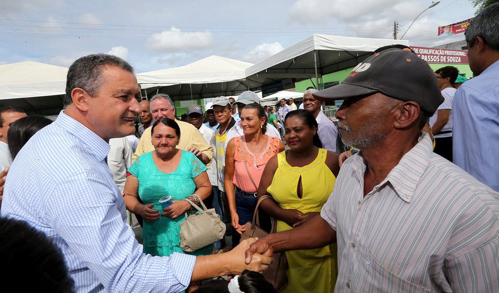 O governador Rui Costa (PT) deve decidir nos próximos dias quem vai compor a chapa de reeleição; o ex-governador Jaques Wagner vai disputar o Senado e Coronel para a segunda vaga e João Leão quer se manter como vice-governador baiano; o grupo tenta convencer a senadora Lídice da Mata (PSB) a desistir da reeleição; em troca ela seria secretária estadual e, em 2010, candidata a prefeita de Salvador