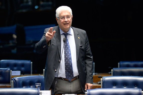 Senador Roberto Requião (MDB-PR) alertou para "o fim do estado nacional". "Acabaram com garantias trabalhistas, querem acabar com as aposentadorias, entregaram a Petrobras, o pré-sal e retiraram imposto que empresas estrangeiras pagariam ao governo brasileiro; "Não perceberam que avança o desemprego, que as empresas estão quebrando?"