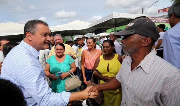 O governador Rui Costa (PT) deve decidir nos próximos dias quem vai compor a chapa de reeleição; o ex-governador Jaques Wagner vai disputar o Senado e Coronel para a segunda vaga e João Leão quer se manter como vice-governador baiano; o grupo tenta convencer a senadora Lídice da Mata (PSB) a desistir da reeleição; em troca ela seria secretária estadual e, em 2010, candidata a prefeita de Salvador