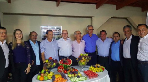 O procurador de Justiça Demóstenes Torres, pré-candidato a senador pelo PTB, reuniu-se com lideranças políticas e Palmeiras de Goiás, terra natal do ex-governador Marconi Perillo e do presidente da Assembleia Legislativa José Vitti, ambos do PSDB; Demóstenes foi recebido na cidade pelo prefeito Vando Vito (PSDB), ex-prefeitos e vereadores, entre eles a vereadora mais votada Thaís Lopes, que sinalizaram apoio à pré-candidatura do petebista