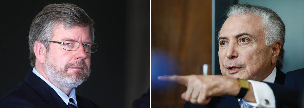 O deputado Marco Maia (PT-RS) engrossou o coro de críticas ao pronunciamento de Michel Temer na noite dessa sexta-feira, 20, quando ele se comparou a Tiradentes; "Temer, que golpeou a democracia no Brasil, enfraqueceu o País e entregou a nossa independência aos interesses americanos, peca ao se comparar a Tiradentes, a quem ele mesmo definiu como defensor de um Brasil livre, forte e independente. Mais um surto!!!", criticou Maia 