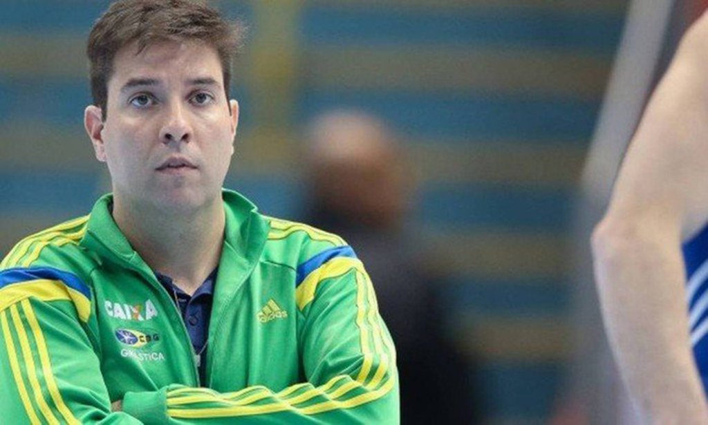 O ex-treinador da seleção brasileira de ginástica olímpica Fernando de Carvalho Lopes foi afastado do Clube Movimento de Expansão Social Católica (Mesc); Lopes foi acusado por vários atletas de ter praticado abusos sexuais durante cerca de 15 anos; à época dos abusos, as vítimas eram crianças ou adolescentes