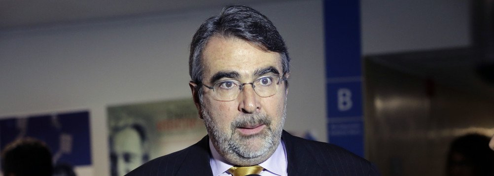 O deputado federal Henrique Fontana (PT-RS) voltou a criticar a política econômica entreguista do governo Michel Temer, ao dizer que "a privatização da Eletrobras vai gerar aumento da conta da luz! A experiência mundial comprova essa afirmação"