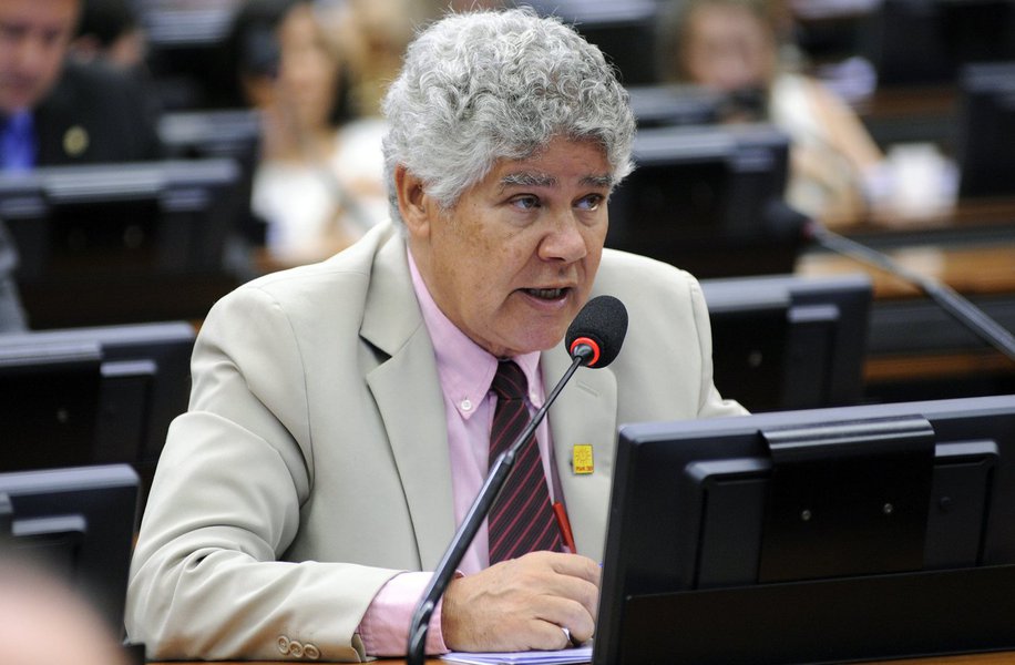 Deputado Chico Alencar (Psol-RJ) criticou a decisão do STJ, que determina o envio do inquérito que apura uso da caixa 2 pelo atual presidenciável do PSDB, Geraldo Alckmin, para a Justiça Eleitoral de SP; "É o sonho dourado de todos o grandes corruptos ser investigado pela Justiça Eleitoral, que, em geral, dá em nada ou um multa pequeneninha. E quase sempre preserva a candidatura"; vídeo