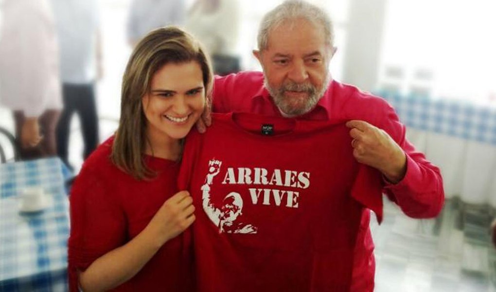 Pré-candidata ao governo de Pernambuco, a vereadora Marilia Arraes (PT) aparece em segundo lugar nas pesquisas, com 20%, atrás apenas do atual governador, Paulo Câmara (PSB); ela é a segunda descendente do ex-governador Miguel Arraes a disputar o governo pernambucano, depois de seu primo, Eduardo Campos