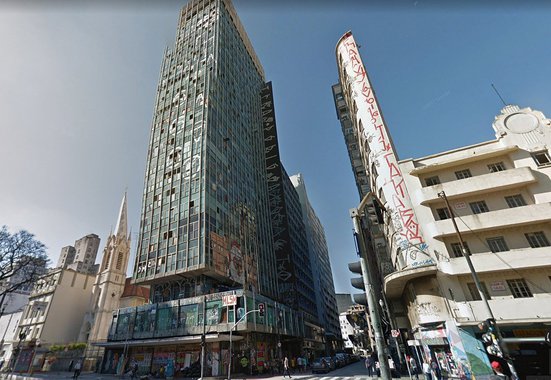 O arquiteto e urbanista Nabil Bonduki denuncia o que está por trás do incêndio e do desabamento do antigo prédio da Polícia Federal no centro de São Paulo: descaso das três esferas de governo em um política de habitação nas áreas centrais; Bonduki destaca que o prédio era uma torre de cristal moderna projetada por Roger Zmekhol, arquiteto francês radicado no Brasil; para Bonduki, a mera existência de prédios ociosos na região central de uma metrópole como São Paulo é um convite a tragédias