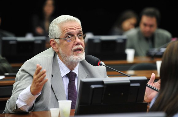 Deputado Jorge Solla (PT-BA) bateu pesado no governo Michel Temer; "O temeroso comprou silêncio e anuência sim, e muito. Essa é a cara do governo ilegítimo que, desde que usurpou o poder, paga a corja aliada rifando os direitos do povo. 'Tem que manter isso aí, viu', quem não se lembra?"