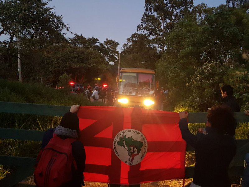 A ocupação que leva o nome "Marielle Vive", em memória à vereadora assassinada há um mês no Rio de Janeiro, faz parte da Jornada Nacional de Lutas pela Reforma Agrária, que teve início na última terça-feira (10) e segue em todo Brasil até 17 de abril, Dia Internacional de Luta pela Terra