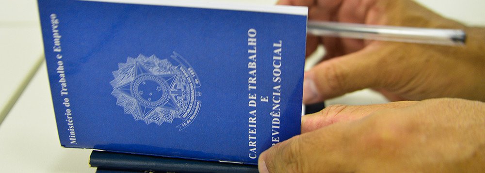 Pesquisa Datafolha, divulgada nesta segunda-feira (11), apontou, para a maioria dos brasileiros, a inflação e do desemprego não cairão a curto prazo; mostrando pessimismo, 38% dos entrevistados acham que a situação econômica do País ficará como está e 32% acham que vai piorar
