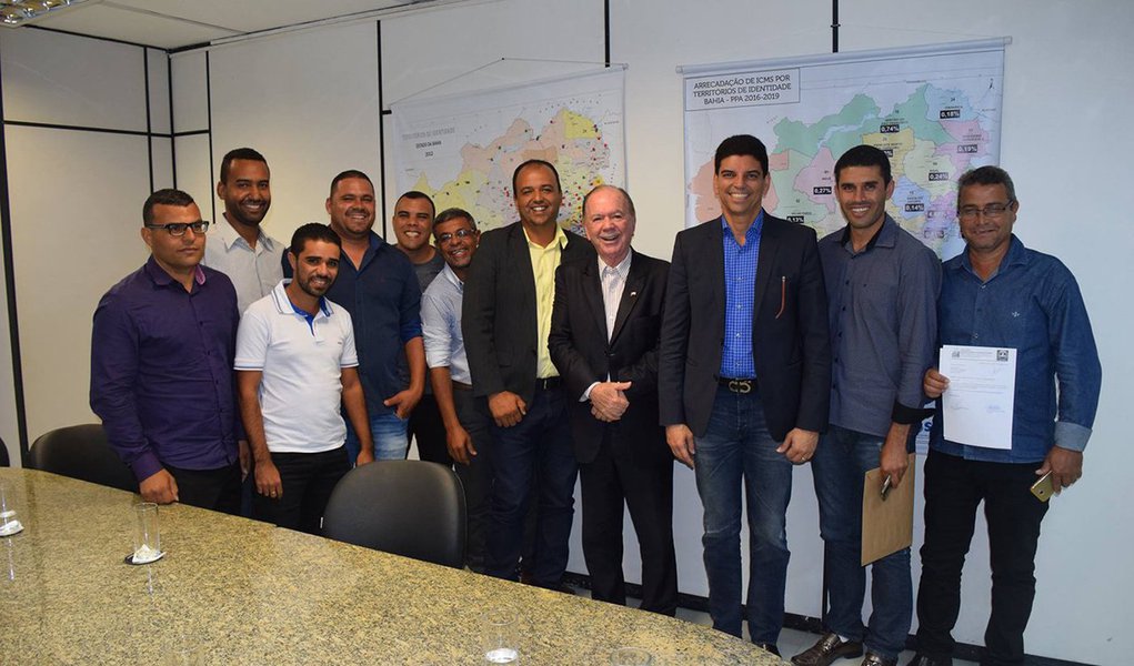 14 prefeitos do grupo de oposição ao governo do Estado se filiaram ao PP e passaram a integrar a base do governador Rui Costa (PT); eles foram levados para o novo partido, comandado na Bahia pelo vice-governador João Leão, pelo deputado federal Cláudio Cajado, que abandonou o DEM e também se filiou ao PP